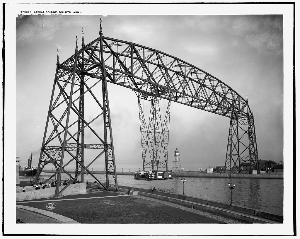 puente transbordador en EEUU. Puente transbordador en Duluth, EEUU. Transporter bridge in USA