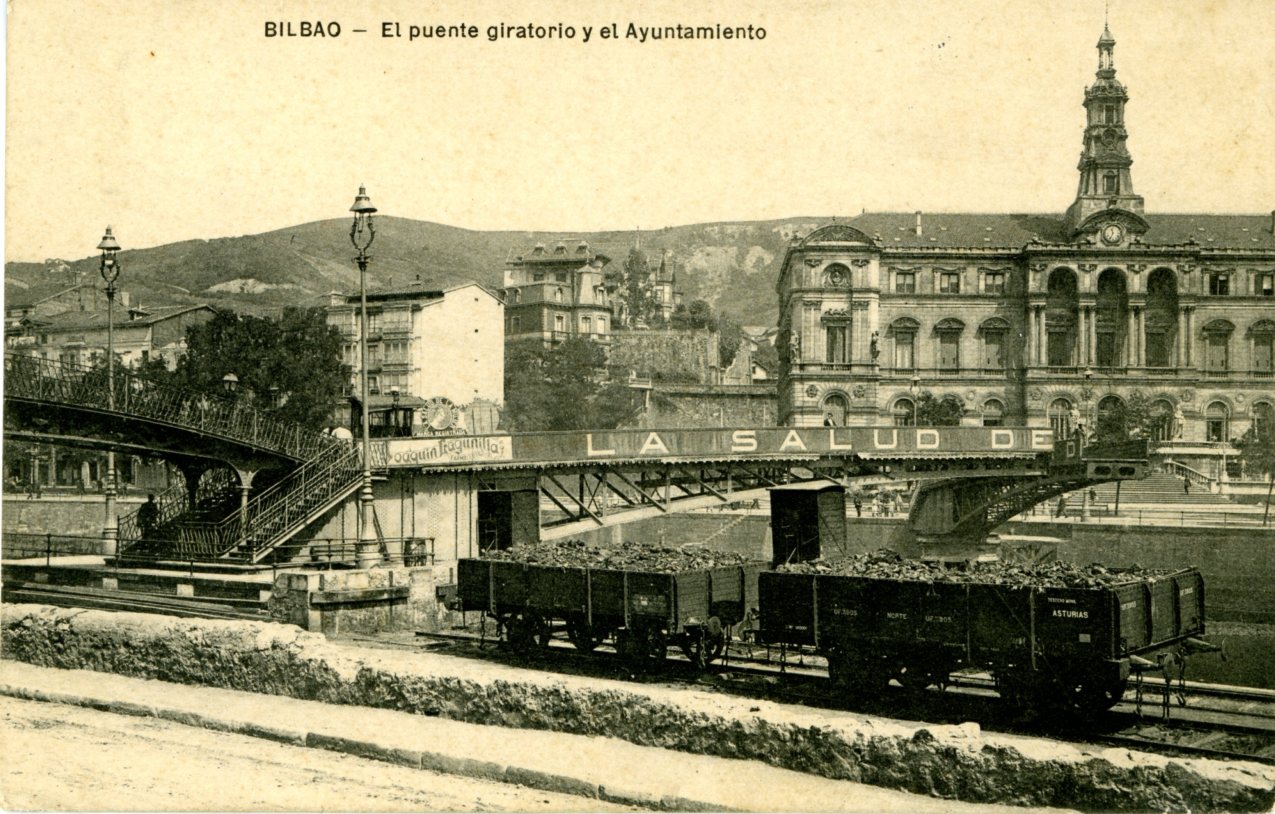 Pasarela giratoria del Ayuntamiento, también llamada puente de San Agustín o puente del "Perrochico". / Postal. Colección Joaquín Cárcamo.