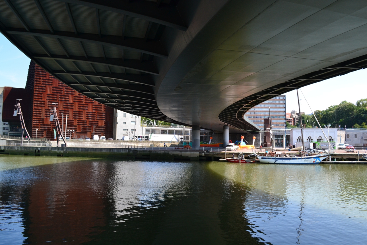 Puente de Euskalduna en Bilbao. Javier Manterola Armisén.