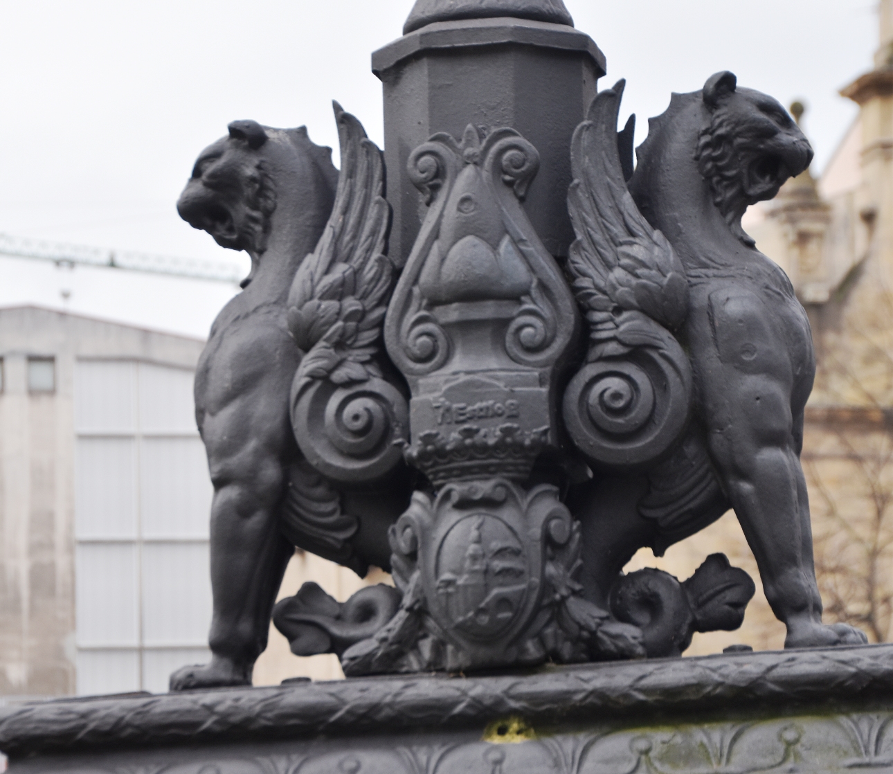 Farola actual del puente de La Merced, Detalle. Bilbao / Foto: Joaquín Cárcamo Martínez. Febrero de 2025.
