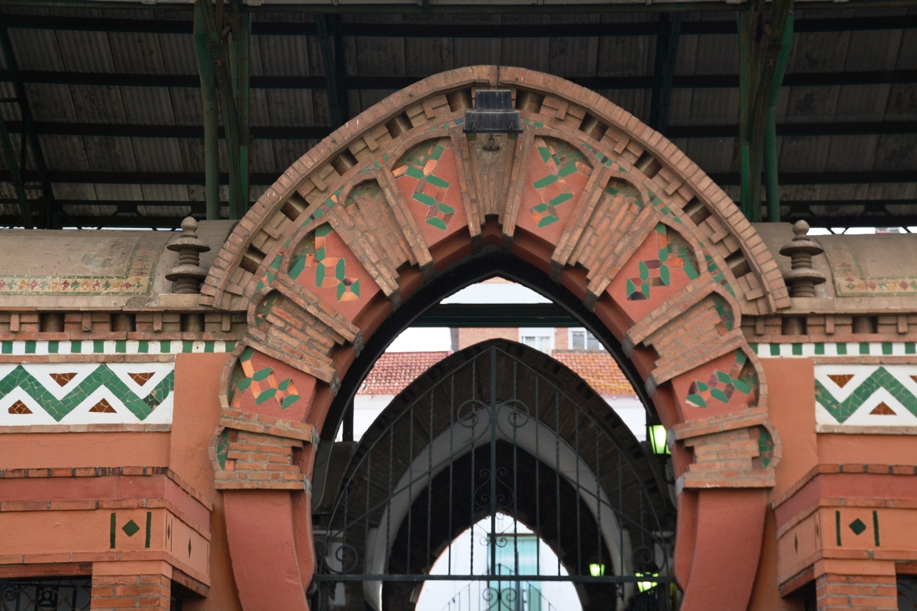 Mercado de Salamanca. Accesos fachadas este y oeste. / Foto Joaquín Cárcamo Martínez. Dic. 2018.