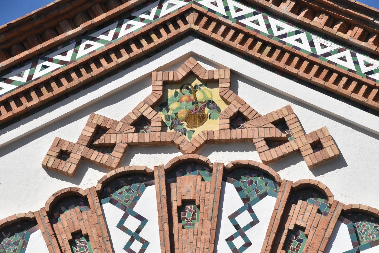 Mercado de Salamanca. Detalle decorativo en las fachadas principales. / Foto: Joaquín Cárcamo Martínez. Sept. 2025.