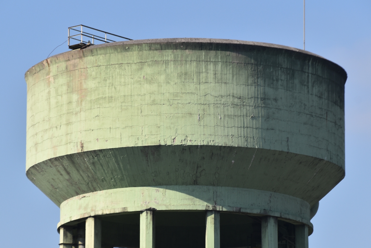 Depósito de agua de la Planta de Arcelor-Mittal en Etxebarri (Bizkaia). Detalle de la cuba / Foto: Joaquín Cárcamo Martínez, 2025.