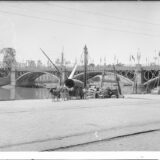 El puente de Triana o de Isabel II de Sevilla. / Archivo Ruiz Vernaci, s/f, IPCE.